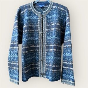 Vintage Eagle Eye 100% wool blue cardigan sweater metal clasp closure hardware